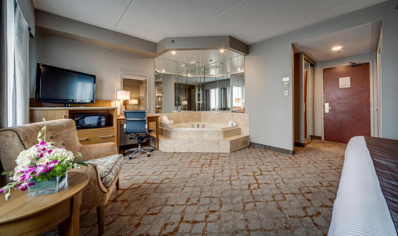 Monte Carlo Inn Vaughan Suites Ngoại thất bức ảnh
